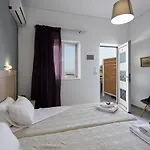 Yiannis Apartman *