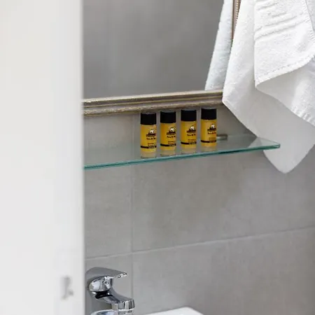 Yiannis * Adelianos Kampos