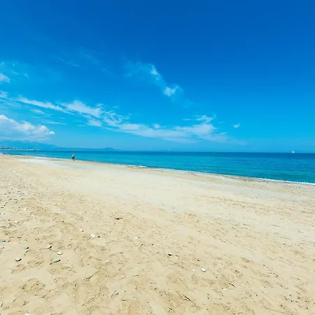 Yiannis * Adelianos Kampos