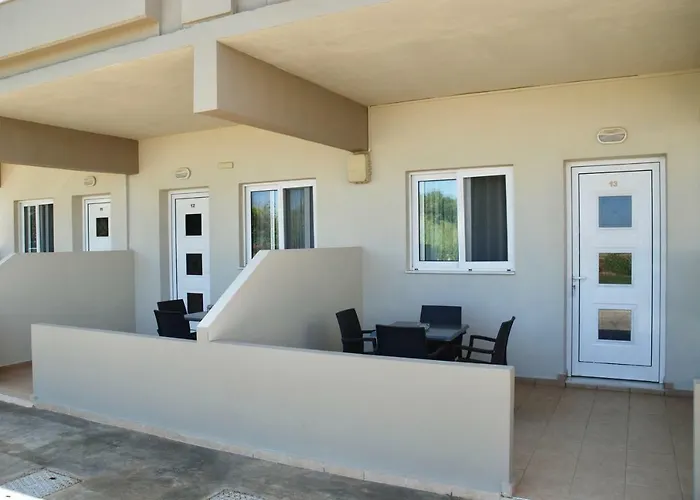 Yiannis Апартаменты *